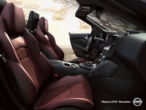 Nissan 370Z roadster convertible interior seats